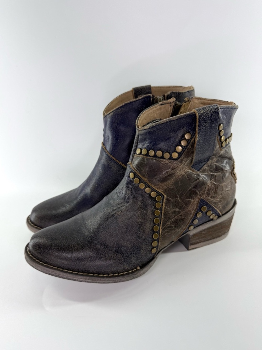 Circle G By Corral Ladies Star Inlay & Studs Leather Ankle Boots 7